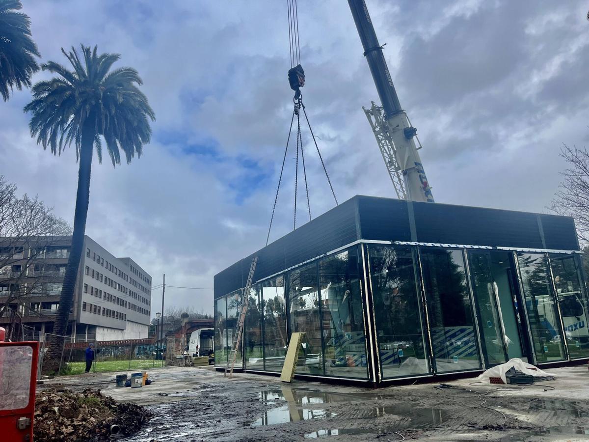 Instalación del nuevo Cafe en el parque de Lauredal