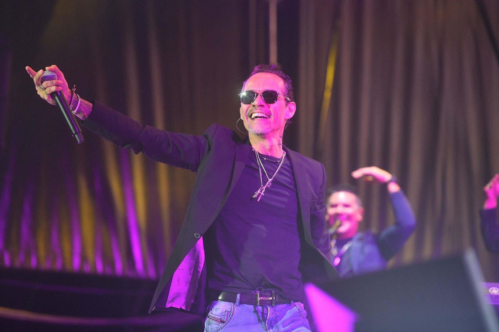 Marc Anthony pone a bailar a más de 12.000 personas en A Coruña