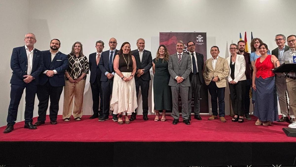 Representantes de la UMH y el Ayuntamiento en la presentación de la Cátedra Oriol