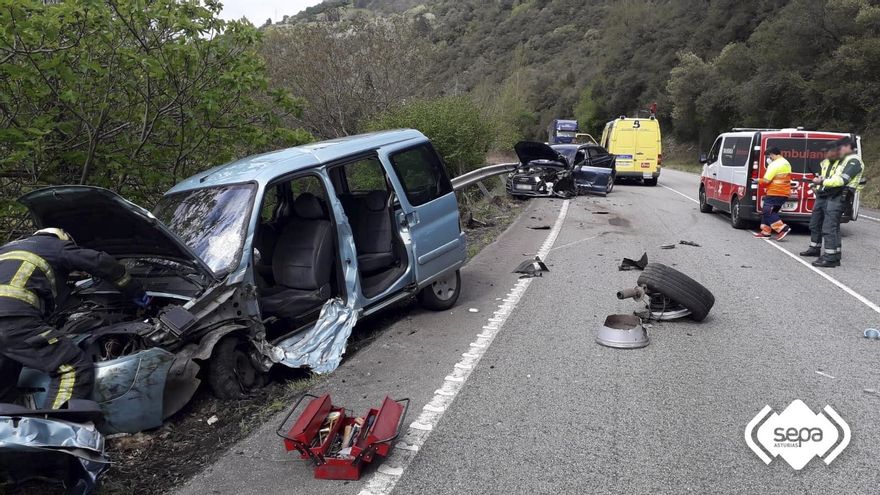 Tres heridos al chocar otros tantos vehículos en el Corredor del Narcea, a la altura de Salas