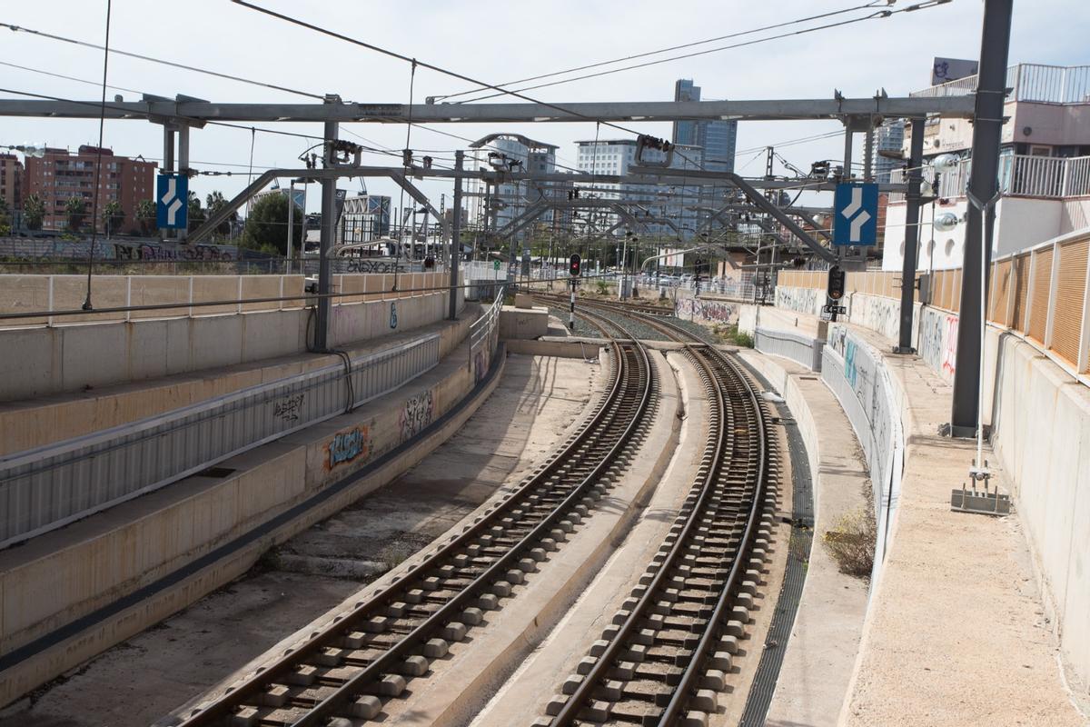 Playa de vías de entrada y salida del metro, en las próximidades de Empalme