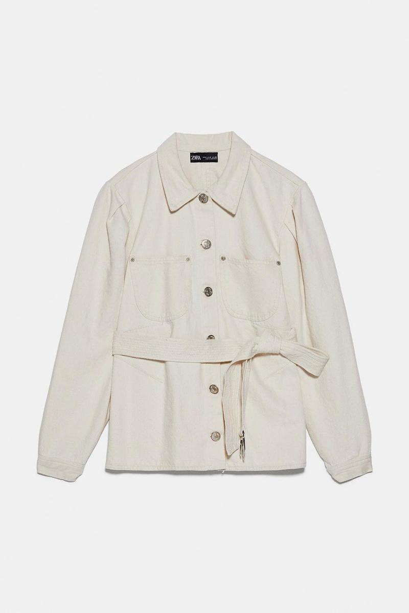 Sobrecamisa vaquera de Zara. (Precio: 17,99 euros)