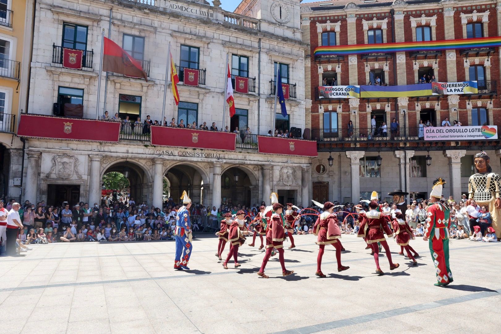 Danzantes y Gigantillos de Burgos para Carmen, Nerea y la corte mayor