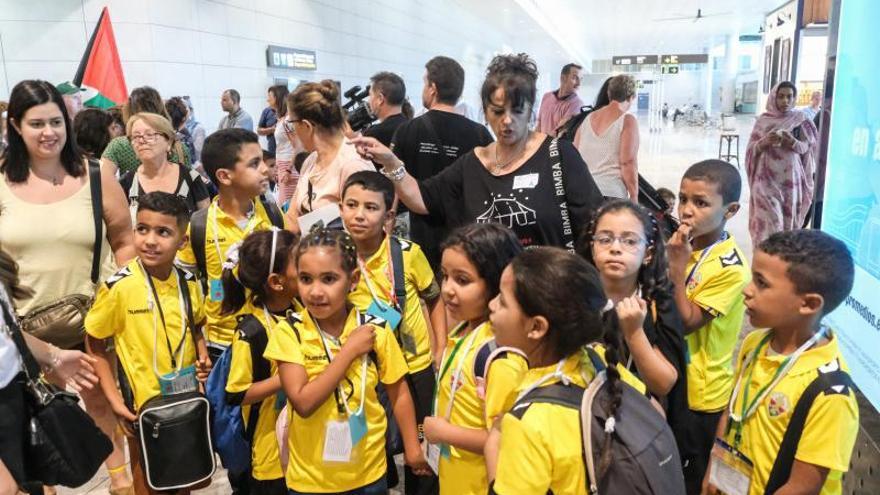 La burocracia limita la llegada a Elche de más niños saharauis del programa «Vacaciones en paz»