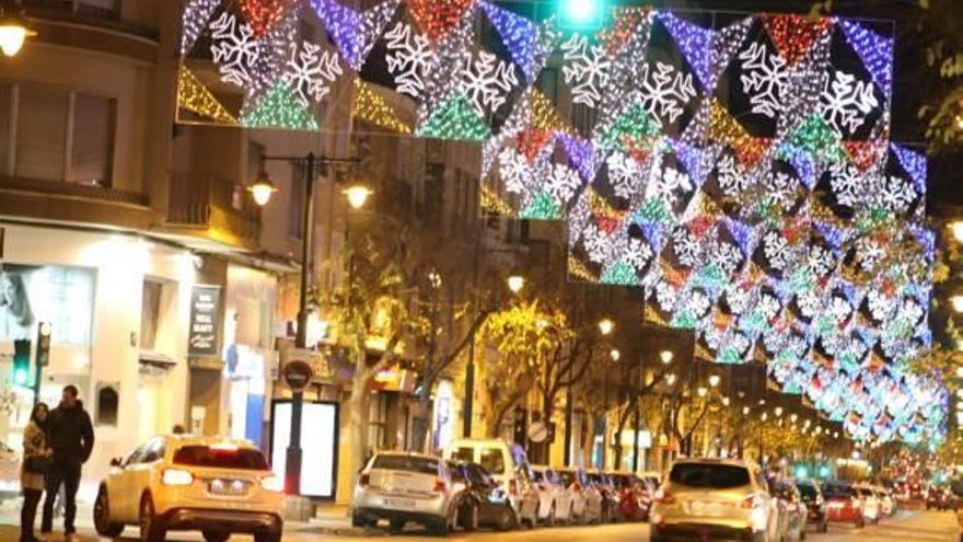 Alcoy enciende las luces navideñas con casi una semana de retraso