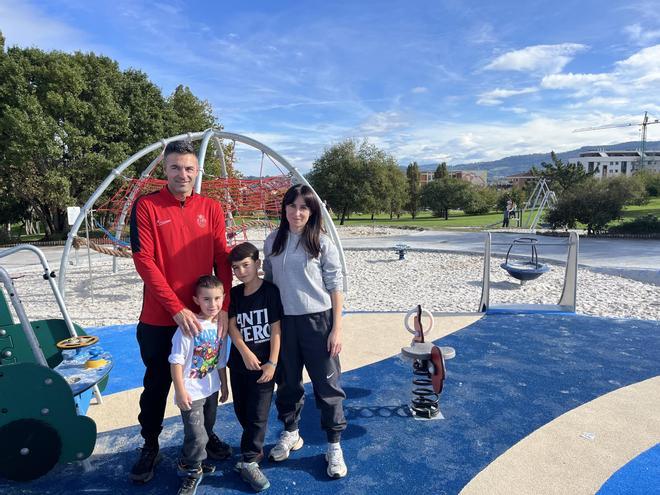 El parque gijonés de Los Pericones ya es "paraíso" infantil: "Ha quedado genial, tiene mucha variedad" (en imágenes)