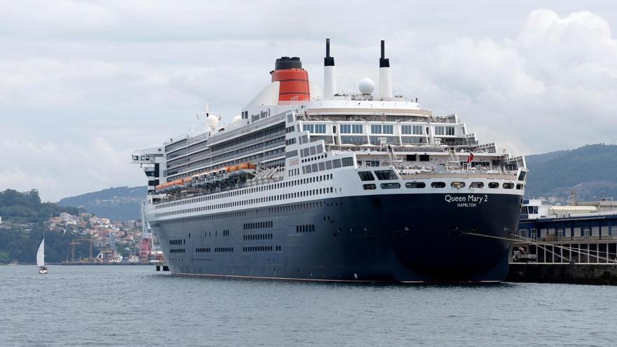 El 'Queen Mary 2', en Vigo.