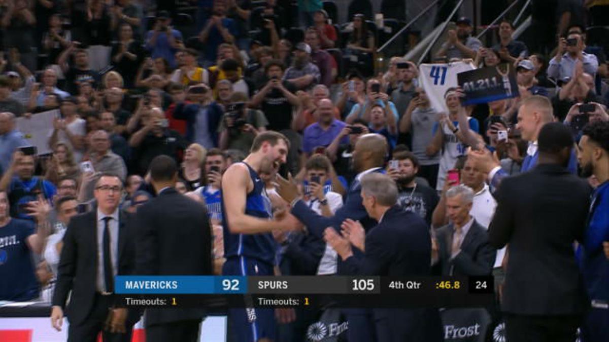 Los Spurs tumban a los Mavericks en el adiós de Nowitzki