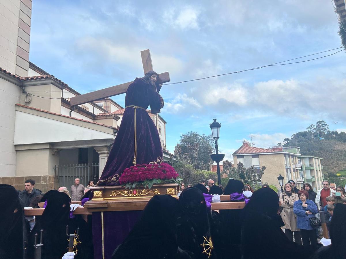 En Imágenes: La Procesión de los Nazarenos en Candás