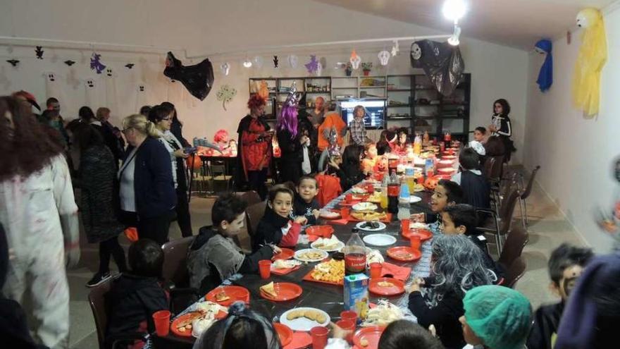 Un momento de la celebración de la fiesta de Halloween en San Pedro de Ceque.