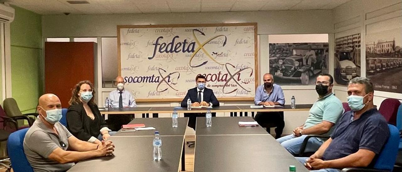 Reunión entre el vicepresidente del Cabildo y representantes de Fedetex en Arinaga.