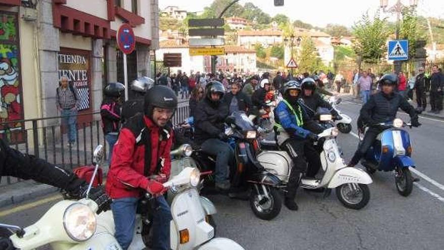 Salida de las Vespas en Cangas de Onís