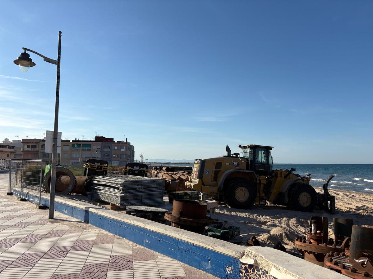 Los trabajos de regeneración de las playas de Sueca comienzan este lunes 1 de junio.