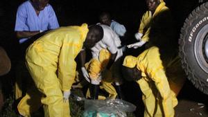 Imagen de archivo de trabajadores de salud de Uganda. EFE/MELANIE ATUREEBE