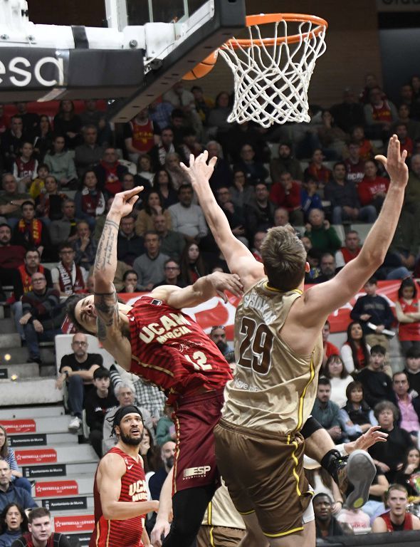 Todas las imágenes del partido del UCAM Murcia contra el Bàsquet Girona