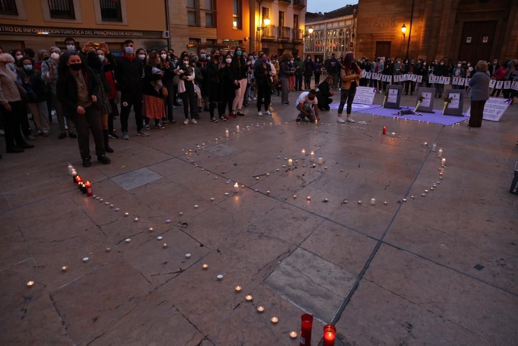 Concentración contra la violencia vicaria en Oviedo