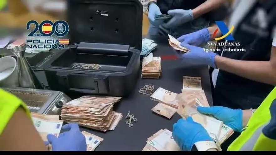 Vídeo | Desarticulada una organización criminal dedicada al fraude de IVA en el sector de las bebidas alcohólicas y al blanqueo de capitales