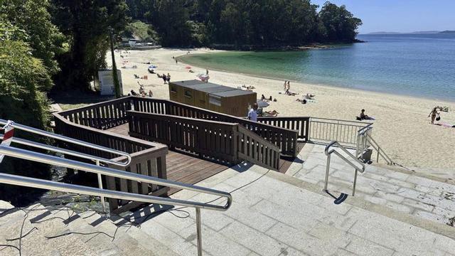 Nuevo acceso de la playa de Mogor.