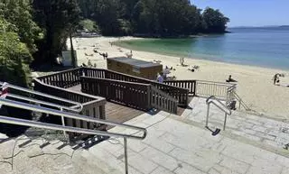 El arenal de Mogor estrena acceso y el Vial de Praias abrirá el viernes