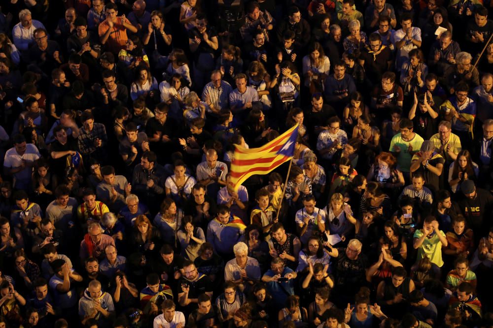 Imatges dels manifestants que han sortit als carrers de Barcelona, ja de tarda.