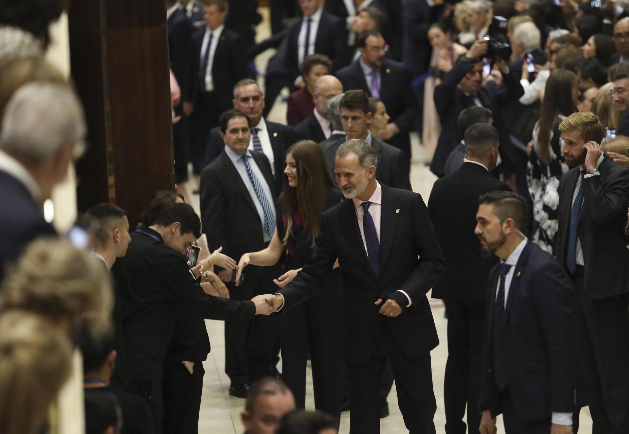 EN IMÁGENES: La Familia Real asiste en Oviedo al concierto de los premios "Princesa de Asturias"