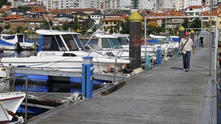 Pantalán del puerto deportivo del Círculo de Chapela. // Ricardo Grobas