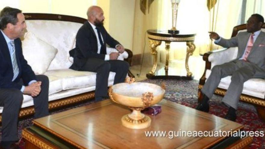 El Gobierno emplea la buena relación entre Bono y Obiang para buscar negocio en Guinea Ecuatorial