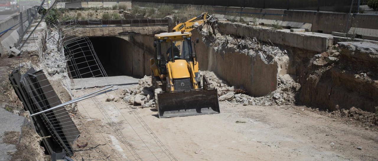 Obras Públicas solo ha contratado tres millones en los primeros cuatro meses