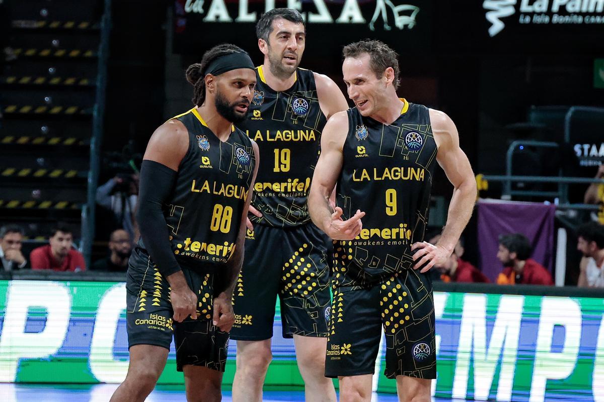 Mills, Shermadini y Huertas, en el primer partido de los cuartos de final.