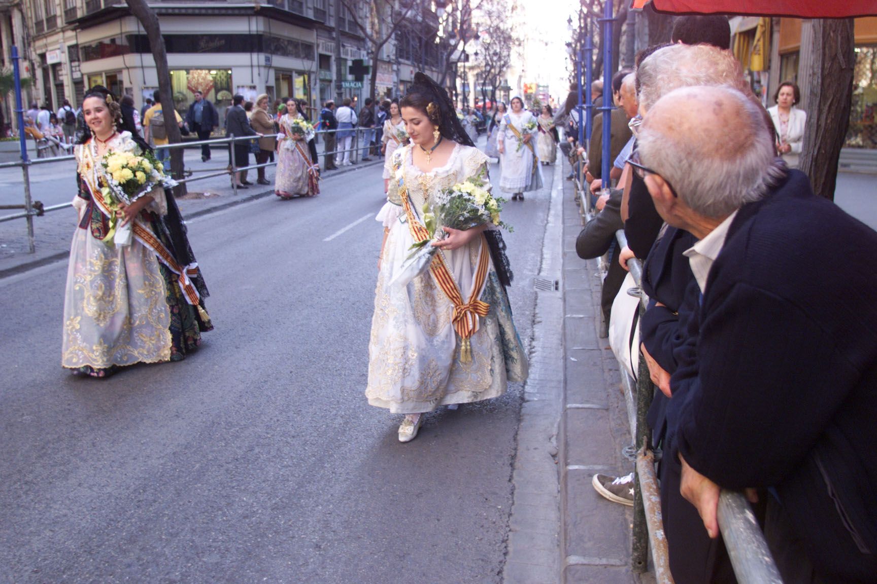 Ofrendas de las Fallas de fin de siglo. Si tienes 20-30 años, quizá estás aquí