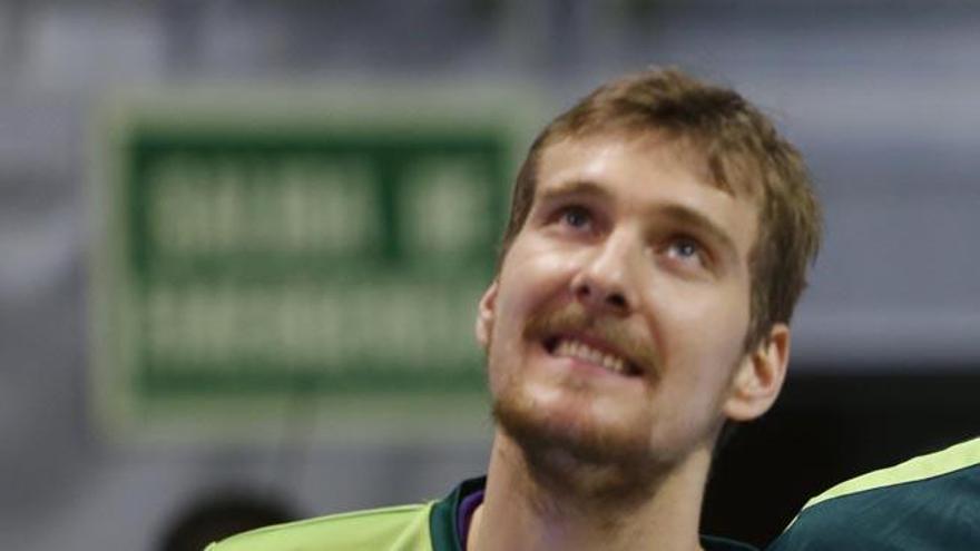 Zoran Dragic comunicará en las próximas horas al club si pasa ya por el quirófano o juega el play off.