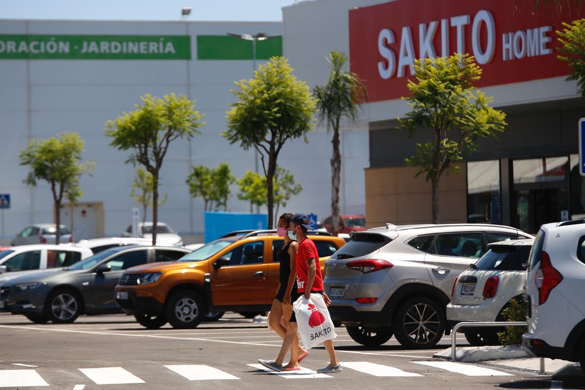 El Parque Comercial Los Patios de Azahara se estrena con lleno hasta la bandera