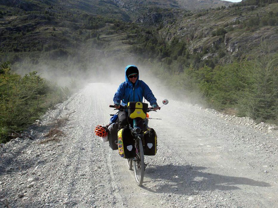 Cristina Espínola recorre 27 países sobre su bici