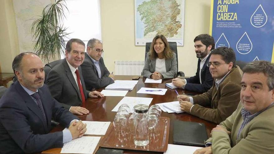 Caballero y Mato con representantes de Fomento de Vigo y Aqualia y de Augas de Galicia. // Xoán Álvarez