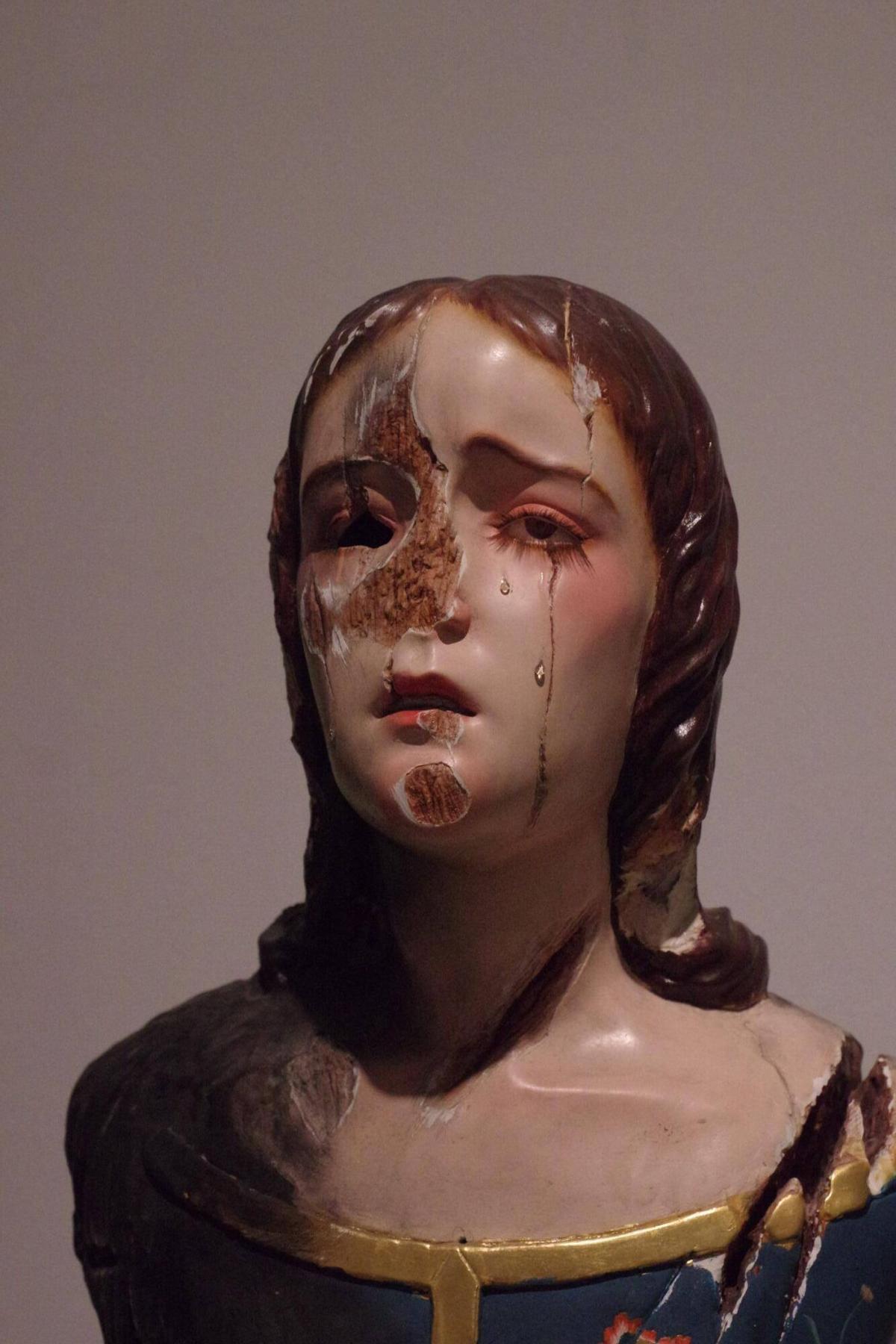 El escultor malagueño José Cano (2004) plantea una lectura emocional de los sucesos de mayo de 1931, 95 años después, en una exposición en la Agrupación de Cofradías