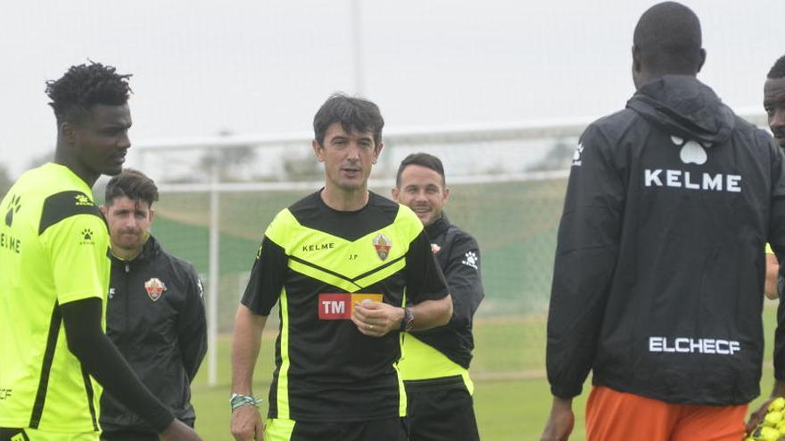 Pacheta junto a Neyder, Francis y Sory, en el entrenamiento de este sábado