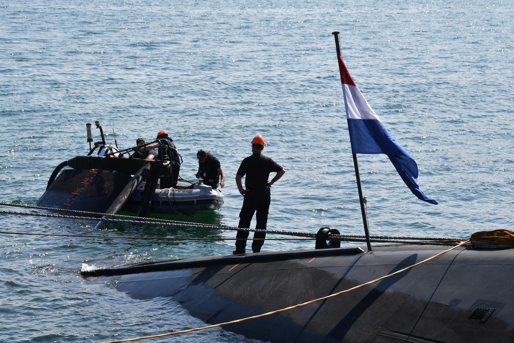 El submarino de la Armada holandesa Zeeleeuw atraca en el puerto de A Coruña