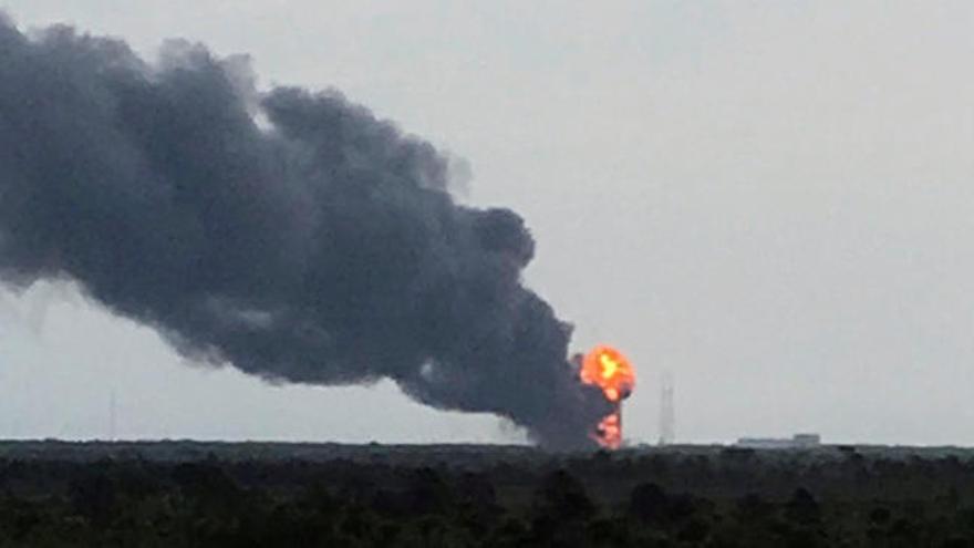 Explota un cohete de SpaceX en Cabo Cañaveral, Florida