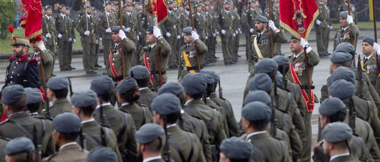 Soldados del &quot;Príncipe&quot;, durante la última festividad de la Inmaculada en el cuartel &quot;Cabo Noval&quot;.