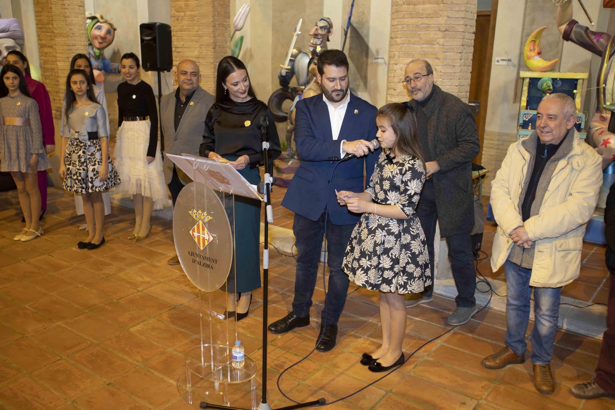 Alzira otorga los premios a los mejores "ninots"