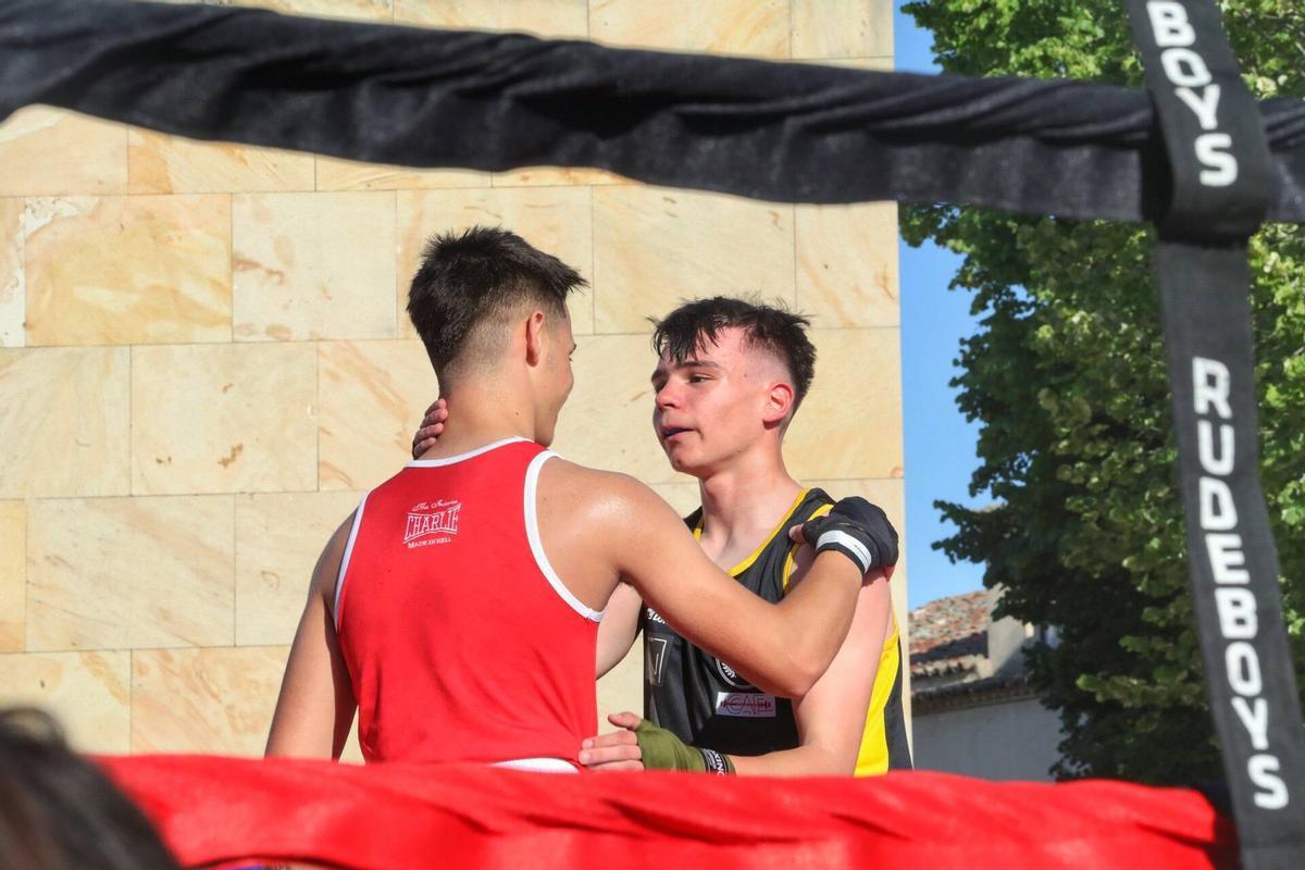 Los amantes del deporte se reúnen bajo la mirada de la Catedral zamorana