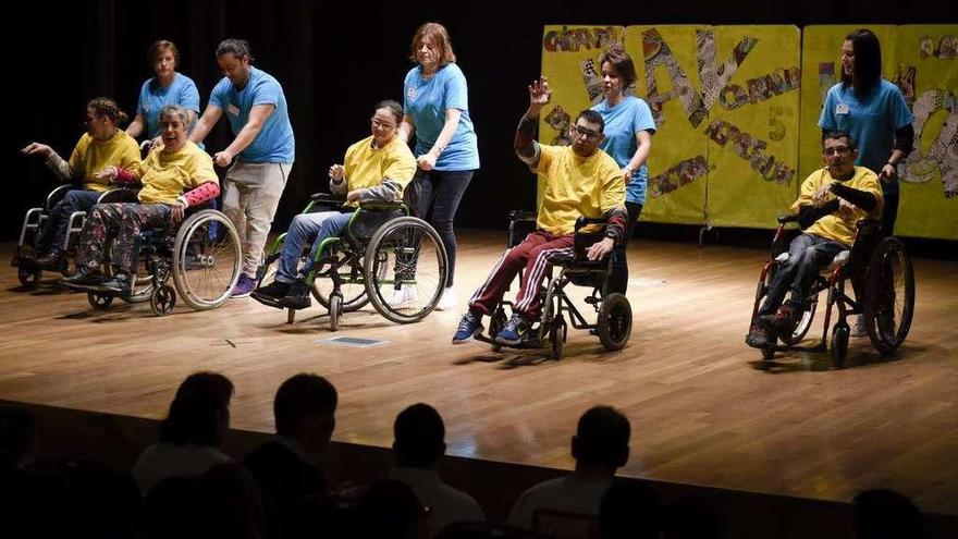 Divertido festival de playbacks de los Centros de Apoyo a la Integración