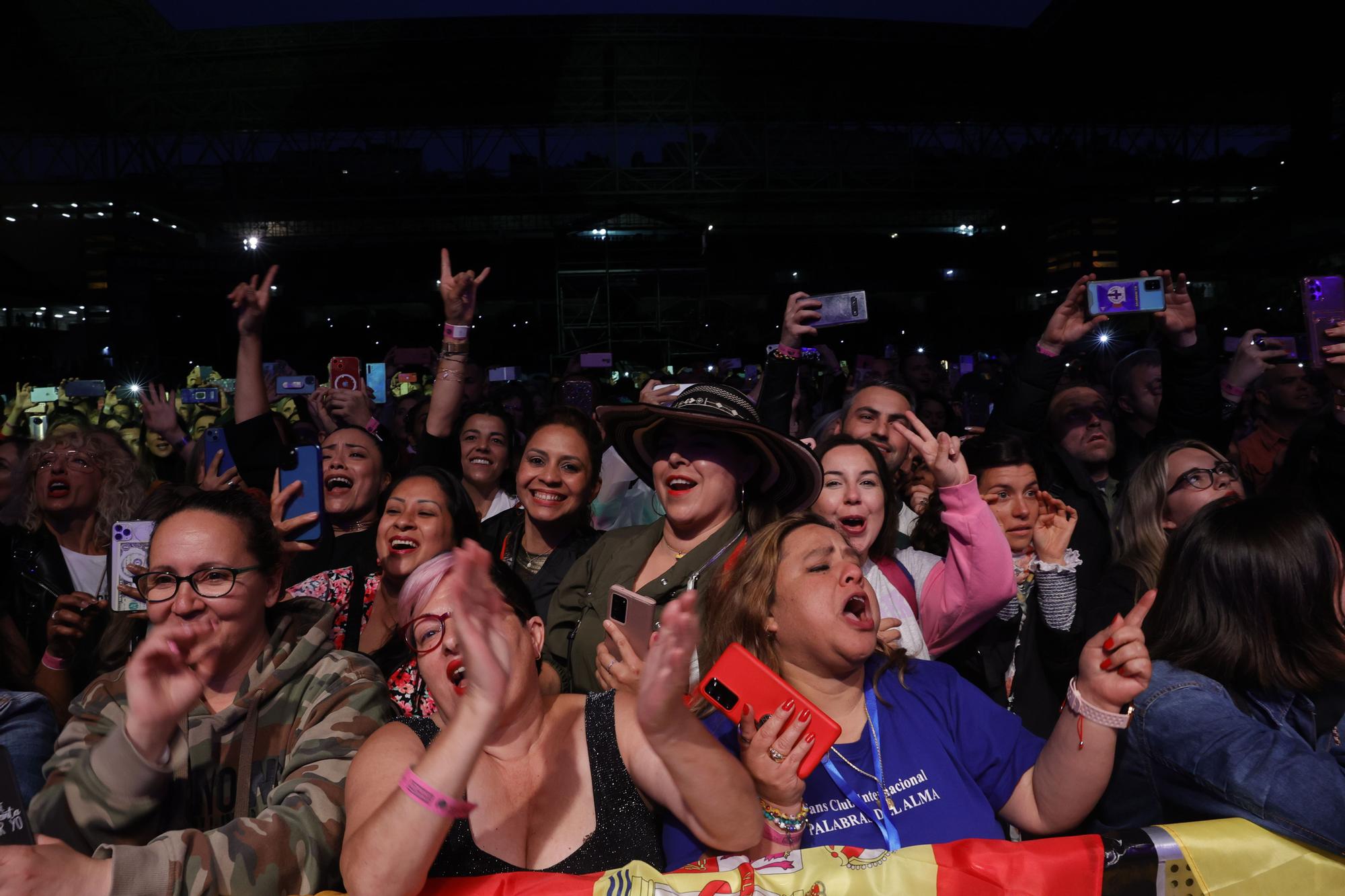 La espera "valió la pena": Marc Anthony parte caderas en Oviedo a ritmo de salsa