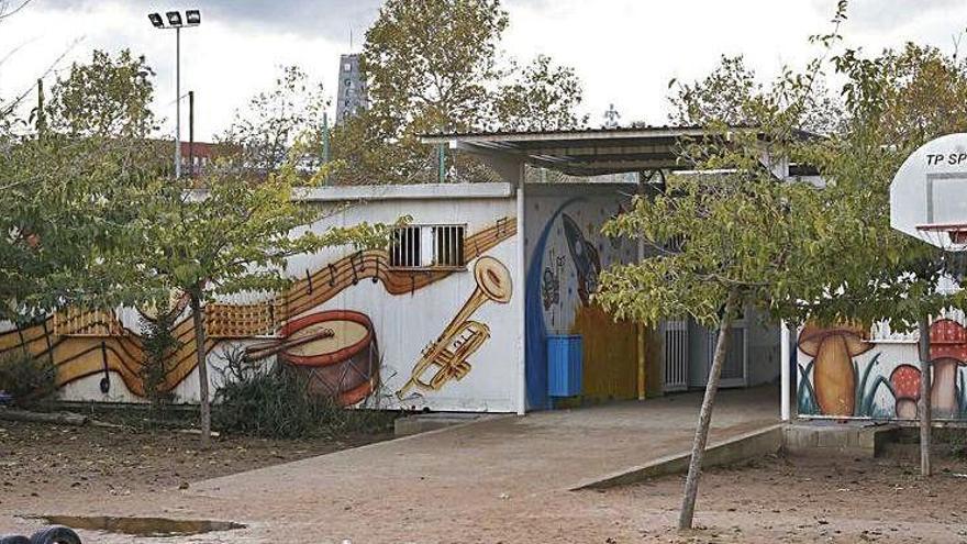 Els barracons de l&#039;escola, en una fotografia de setembre.