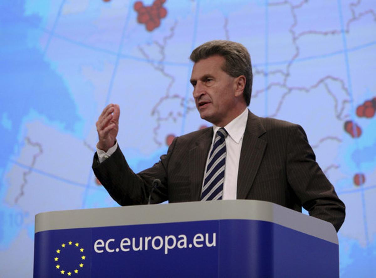 El comissari europeu d’Energia, Günther Oettinger, durant la roda de premsa d’avui a Brussel·les.