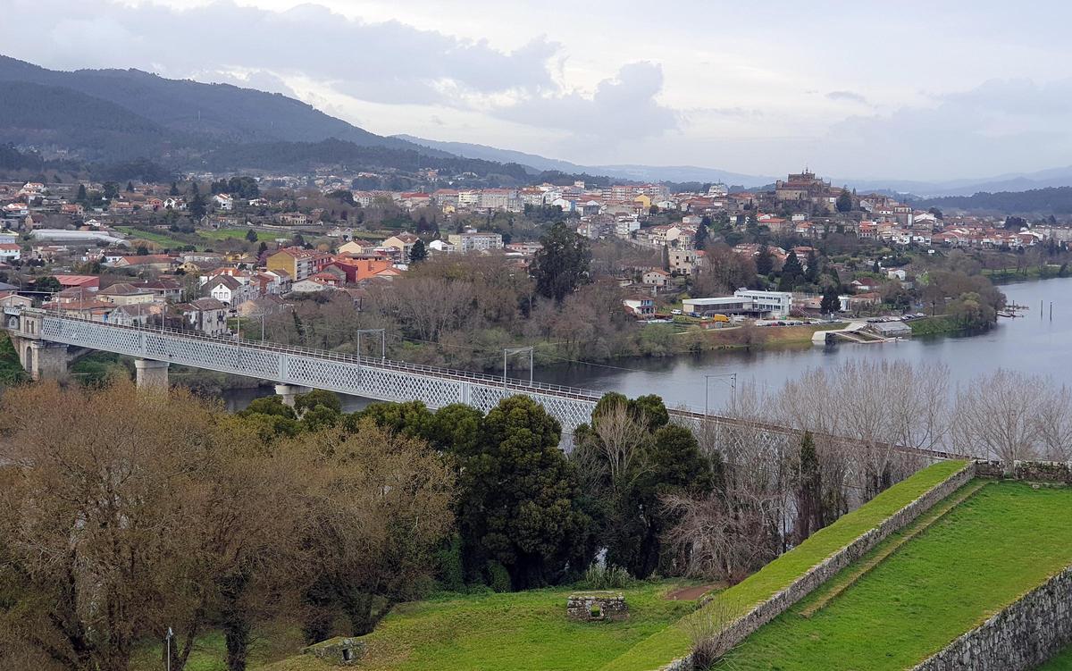 Puente que enlaza Tui con Valença do Minho, desde su fortaleza.