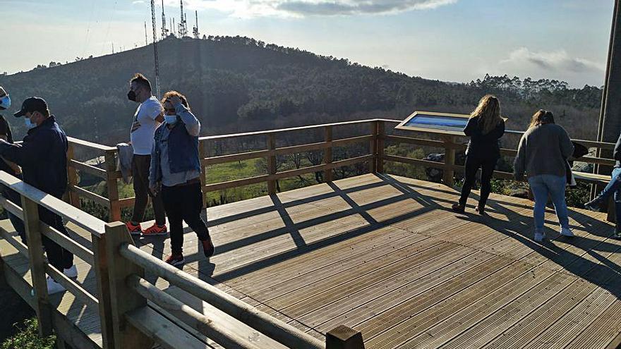 El segundo mirador con las antenas del Monte Faro al fondo.   | // G.N.