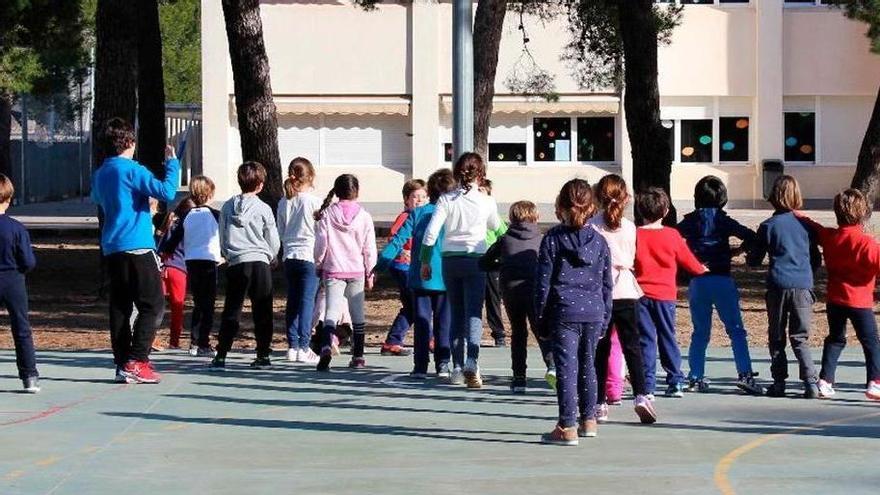 Sanitat pide mantener la mascarilla en los patios de los colegios tras el aumento de contagios