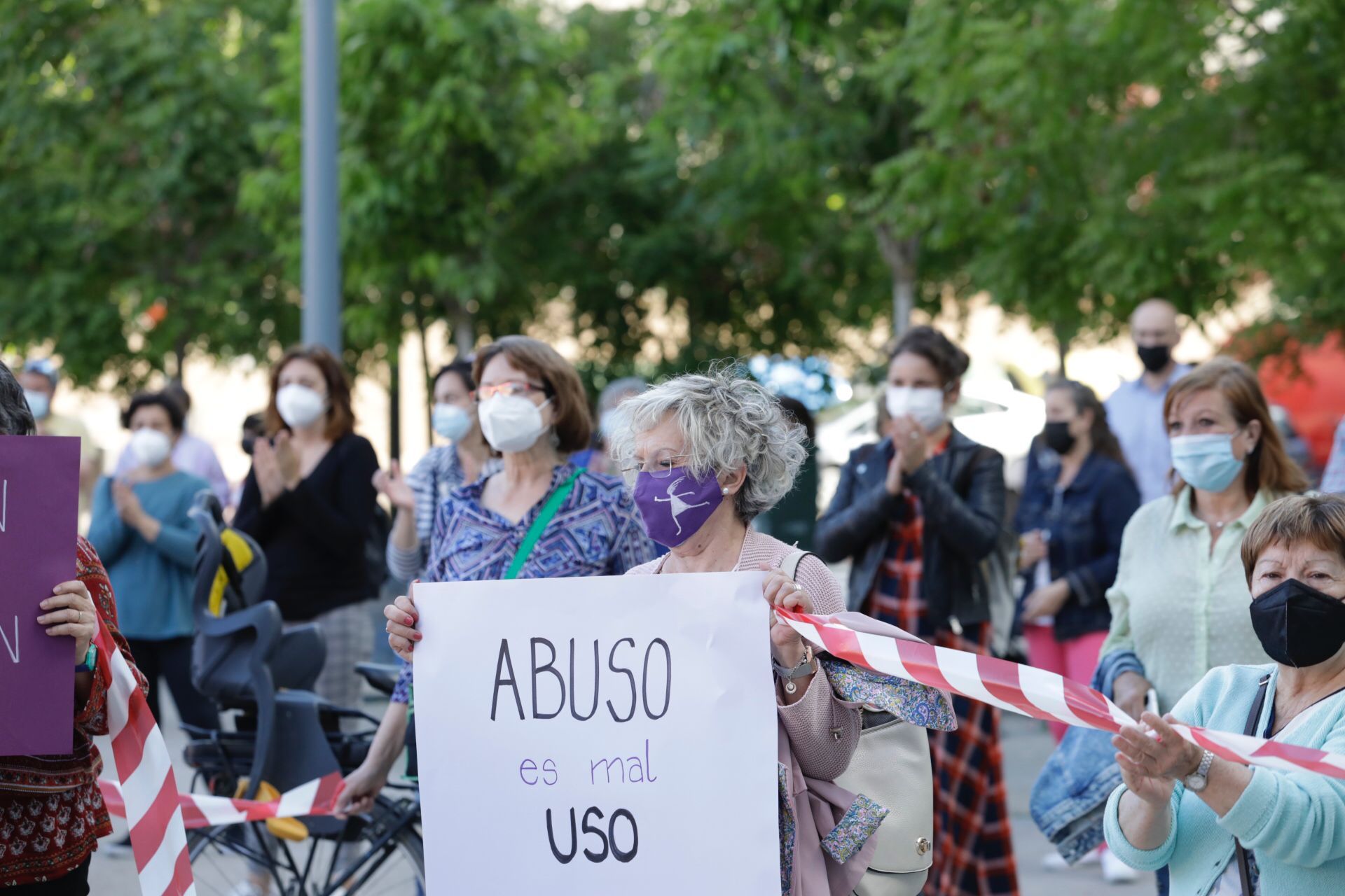 Concentración contra los abusos sexuales de un médico en Zaragoza