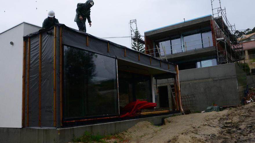 Levantan en Sartaxéns cuatro villas turísticas con armazón de madera y ayudas de la Xunta